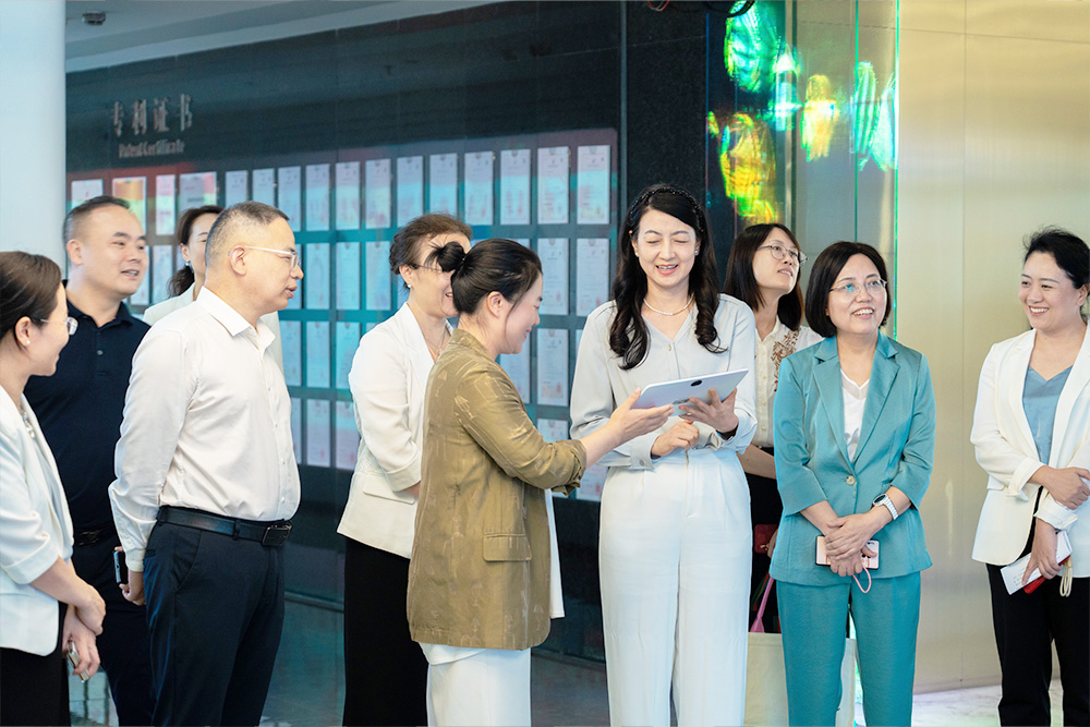 Leaders from the Shenzhen Women's Federation visited FILMBASE to provide guidance and support for Lalan Yuan's Innovation and Entrepreneurship Studi