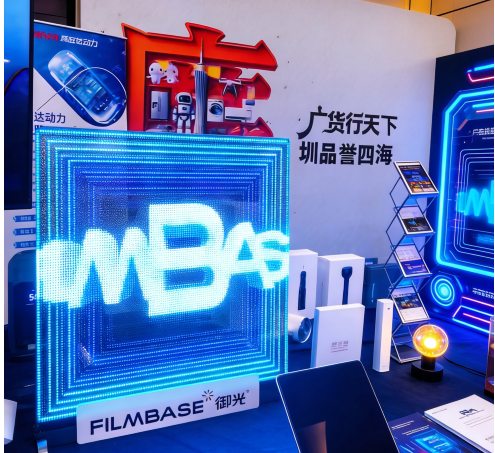 “飞天屏”一小块，显示智造一大步！御光新材料亮相全国两会融媒会客厅